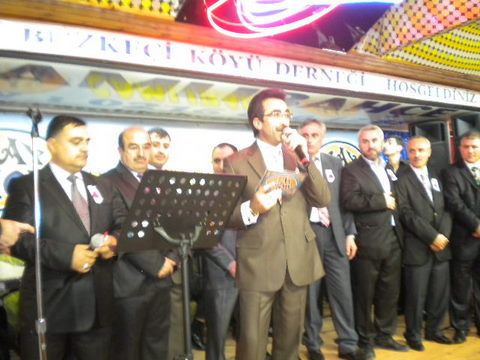 Nurettin-Bay-ile-Buzkeci-koyu-dernek-gecesi