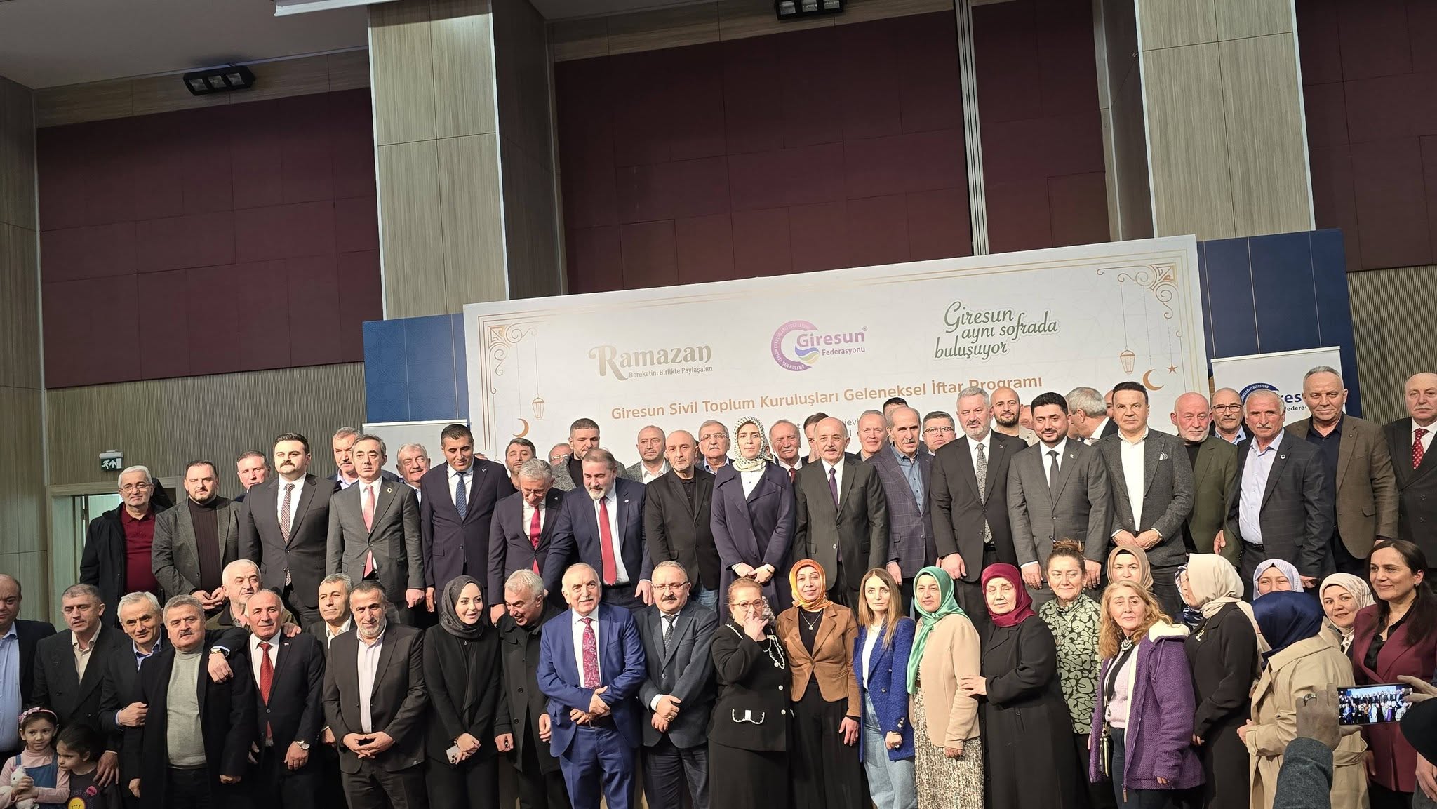 �STANBUL�DA G��L� B�RL�K, G��L� MESAJ