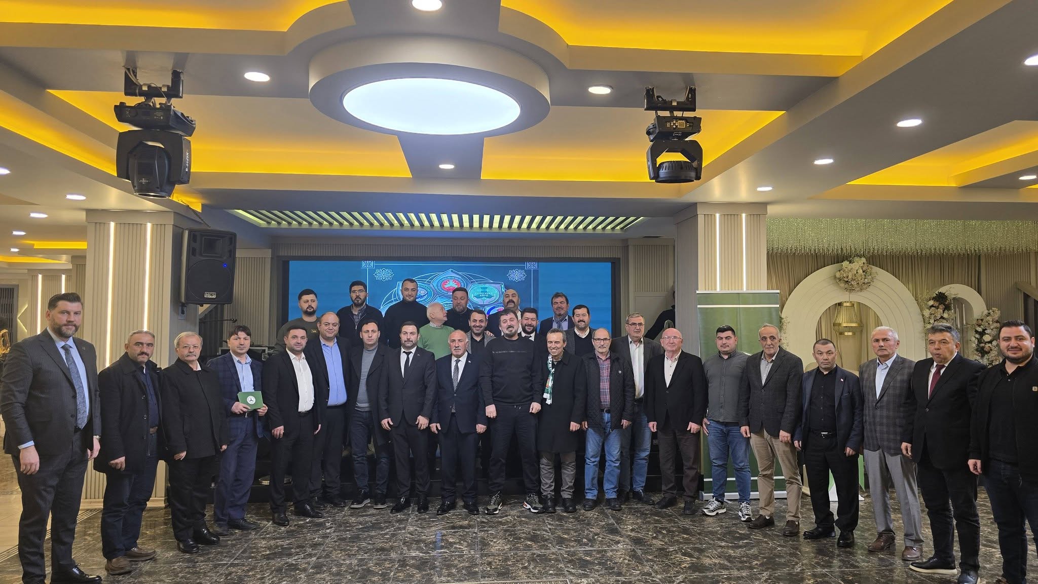 PEND�K�TE G�RESUNLULAR TEK Y�REK