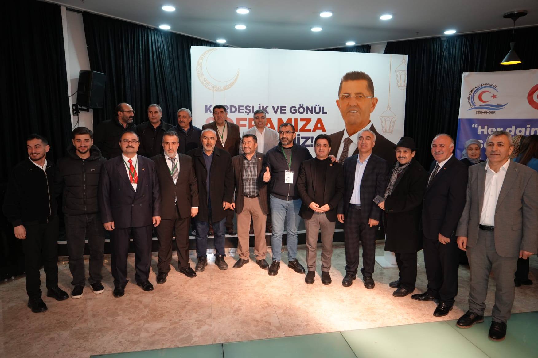 �EKMEK�Y�DE G�RESUNLULAR VE SA�LIK CAM�ASI AYNI SOFRADA BULU�TU